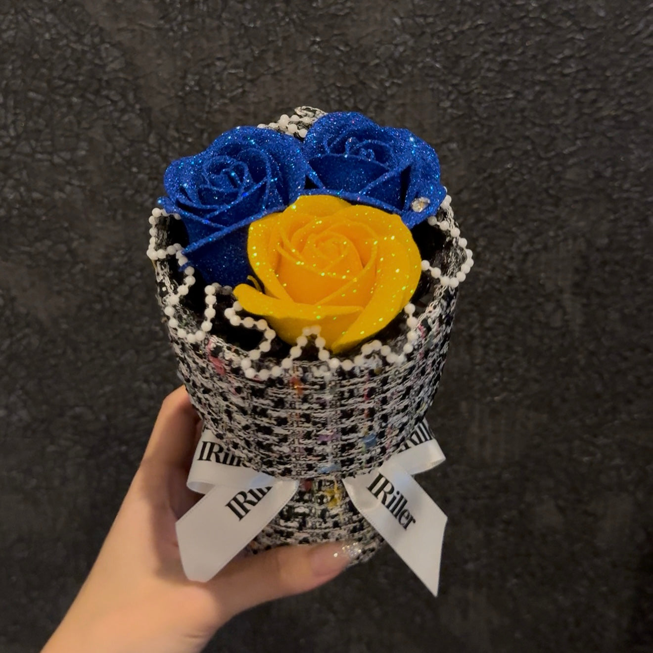 ぽぽーページ　青薔薇　30本　グリッターローズ　オーダーメイド 名古屋の花屋 グリッターローズでつくる枯れない花束｜【公式