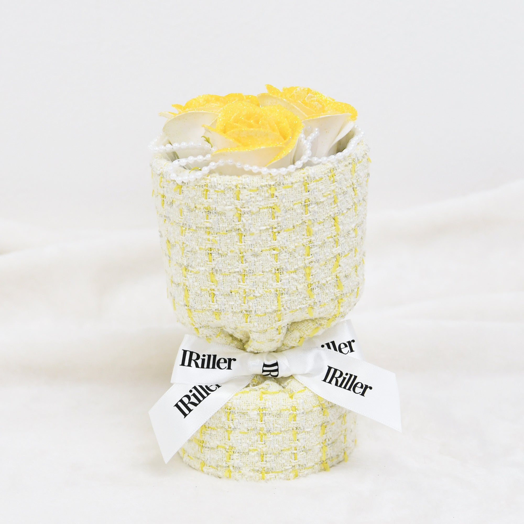 「輝」グリッターローズしあわせの黄色い薔薇 楽天市場】幸あれ黄色の薔薇プレゼントに幸せの黄色いバラを母の