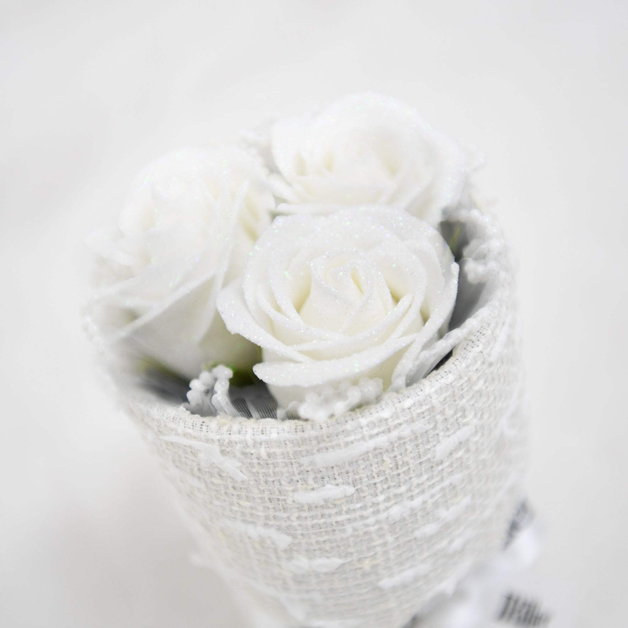 グリッターローズの花束 白のバラ ツイードブーケ｜【公式】IRiller